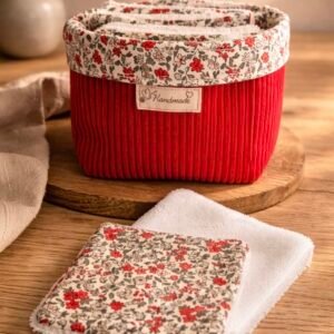 Corbeille artisanale en velours côtelé rouge avec bordure liberty fleurie et 8 carrés démaquillants lavables en coton éponge bambou, fabriquée à la main par Early in the Morning by MS