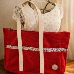 Grand sac week-end artisanal en velours côtelé rouge avec bande liberty fleurie, anses en coton naturel et doublure intérieure coordonnée, fabriqué à la main par Early in the Morning by MS