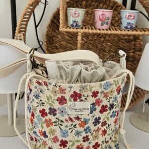 Petit sac artisanal en tissu fleuri avec anses en velours côtelé beige – fait main par Early in the Morning by MS